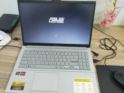 Laptop - Màn hình, pin và bàn phím Laptop - Màn hình, pin và bàn phím