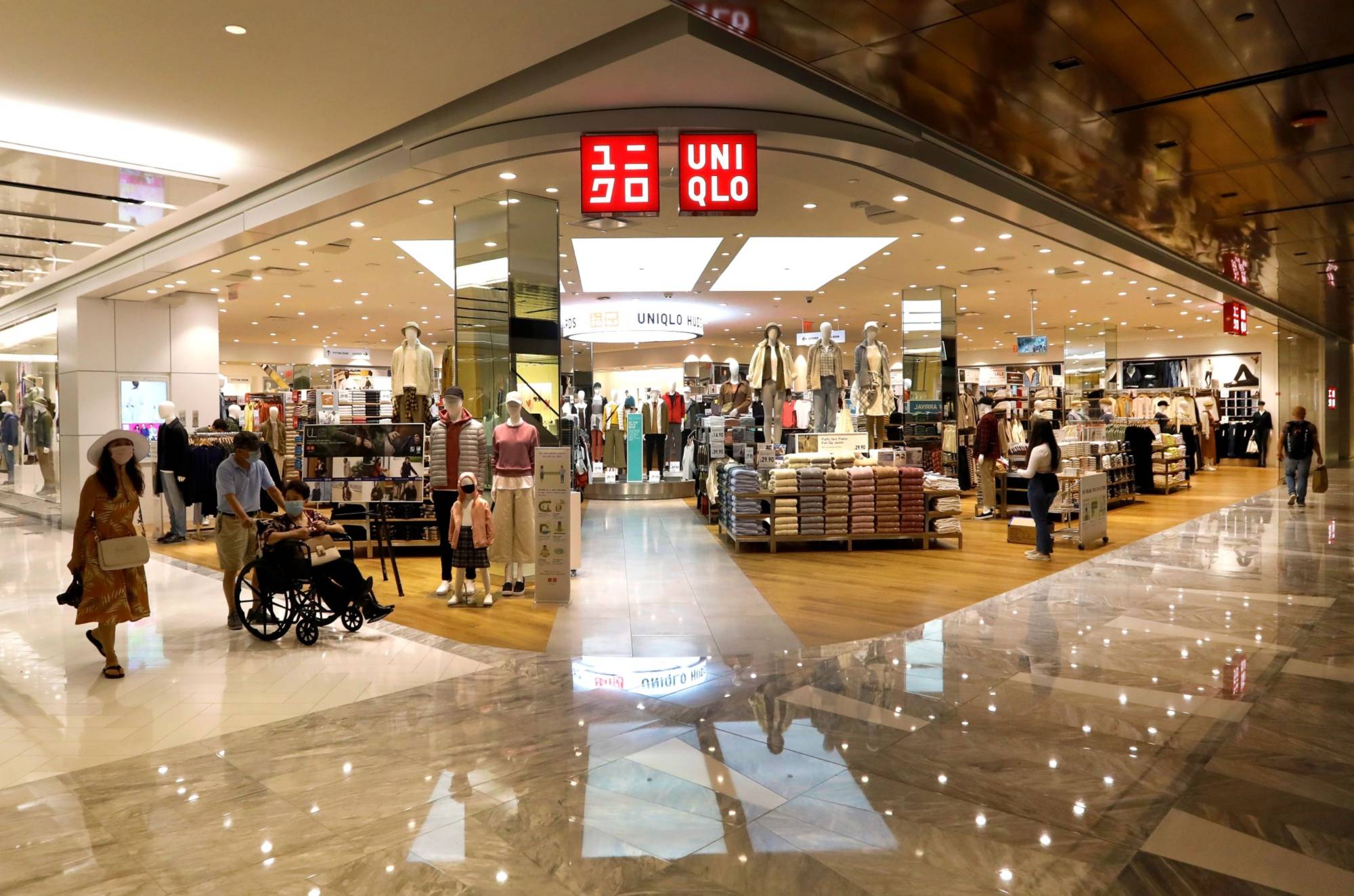 Uniqlo - Quần, áo khoác và đồ theo mùa Uniqlo - Quần, áo khoác và đồ theo mùa